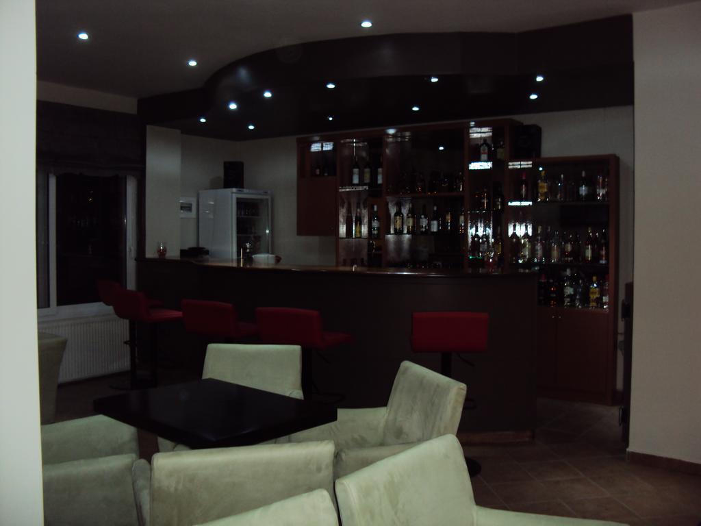 Aitheron Hotel Air Park Zervi Extérieur photo